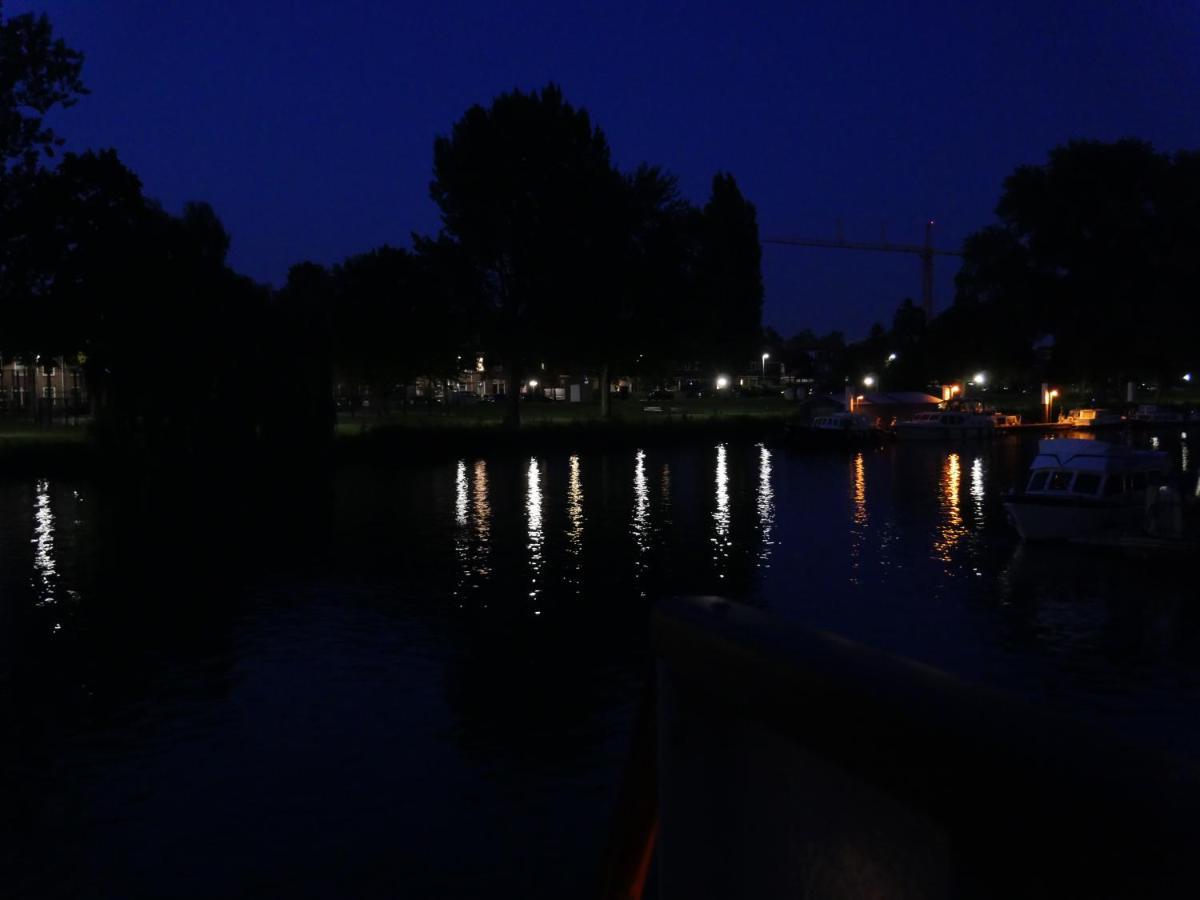Bed and Breakfast De Logeerboot Dordrecht Exterior foto